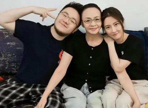 娱乐八卦吃瓜大叔风流,揭秘吃瓜大叔风流背后的故事